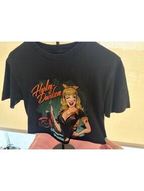 Harley-Davidson Black Crop T-Shirt with Pin-Up Girl Graphic
